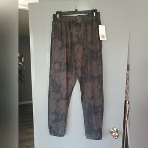 Size small green Camo joggers